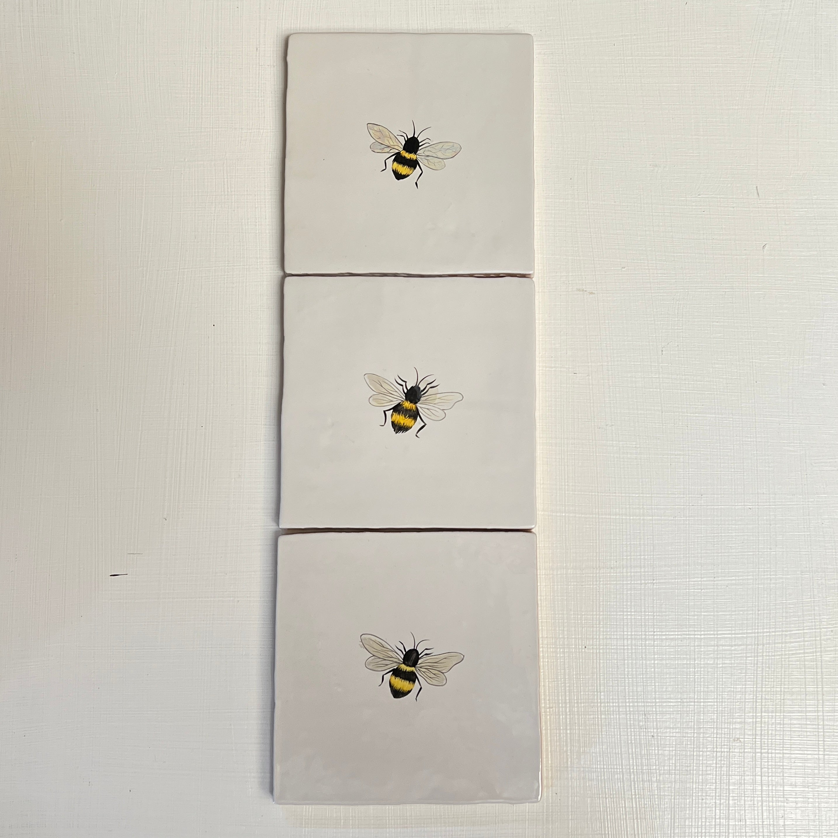 Seconds - Set of 3 Flying Bee on English (Right)