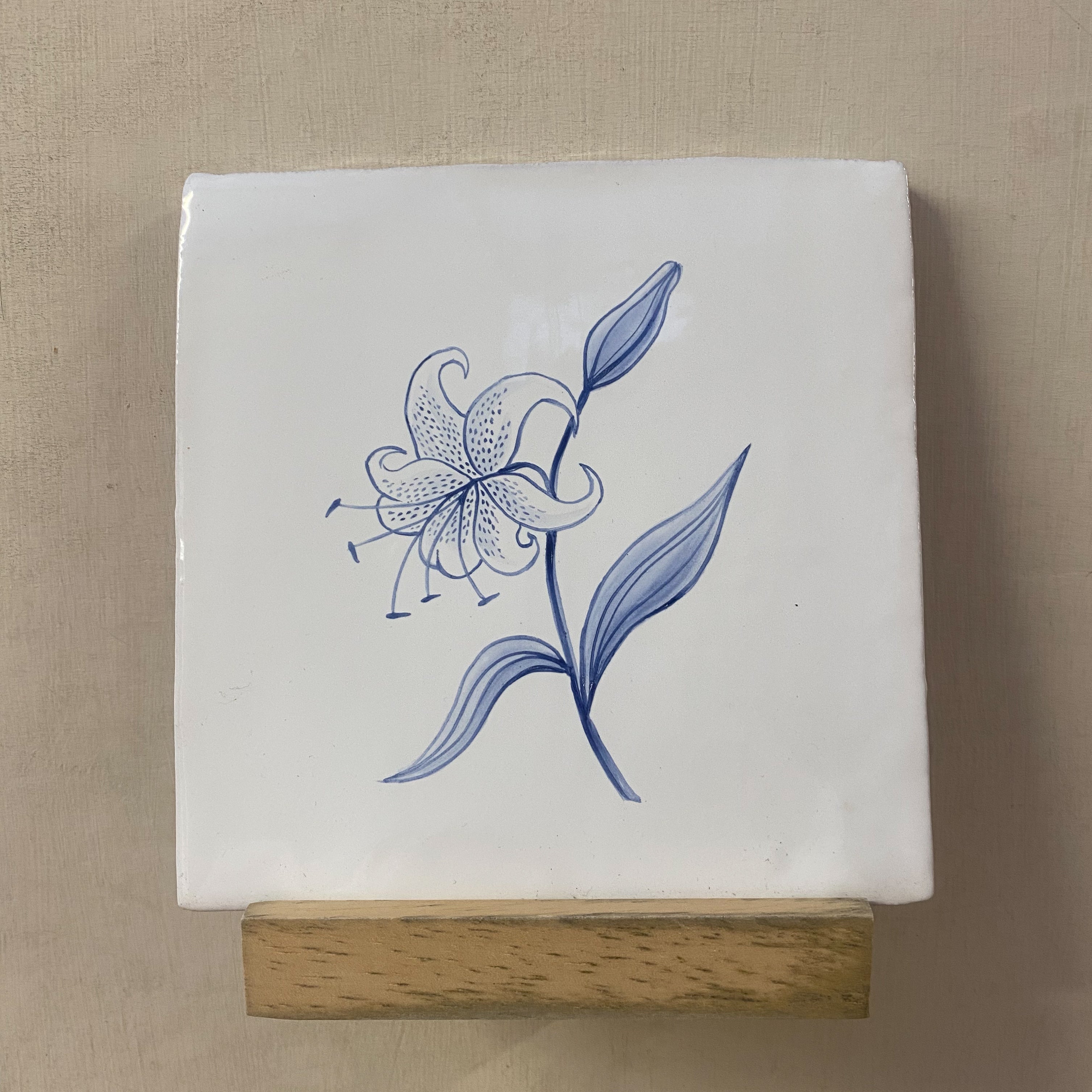 Seconds - Flora Delft Lily on Cornish (No Corners)