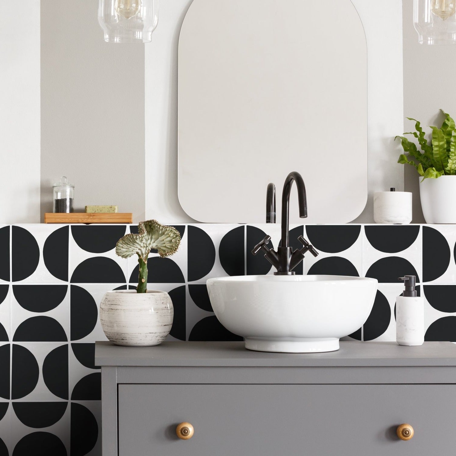 Arc Black Bathroom Tile