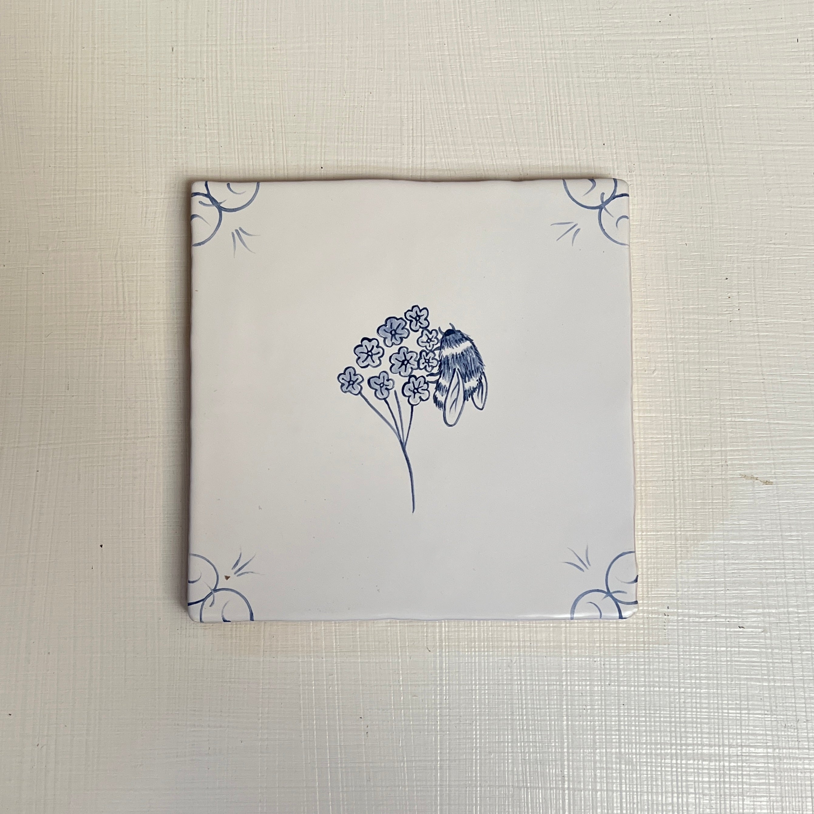 Seconds - English Delft Bee on Cornish (English Corners)