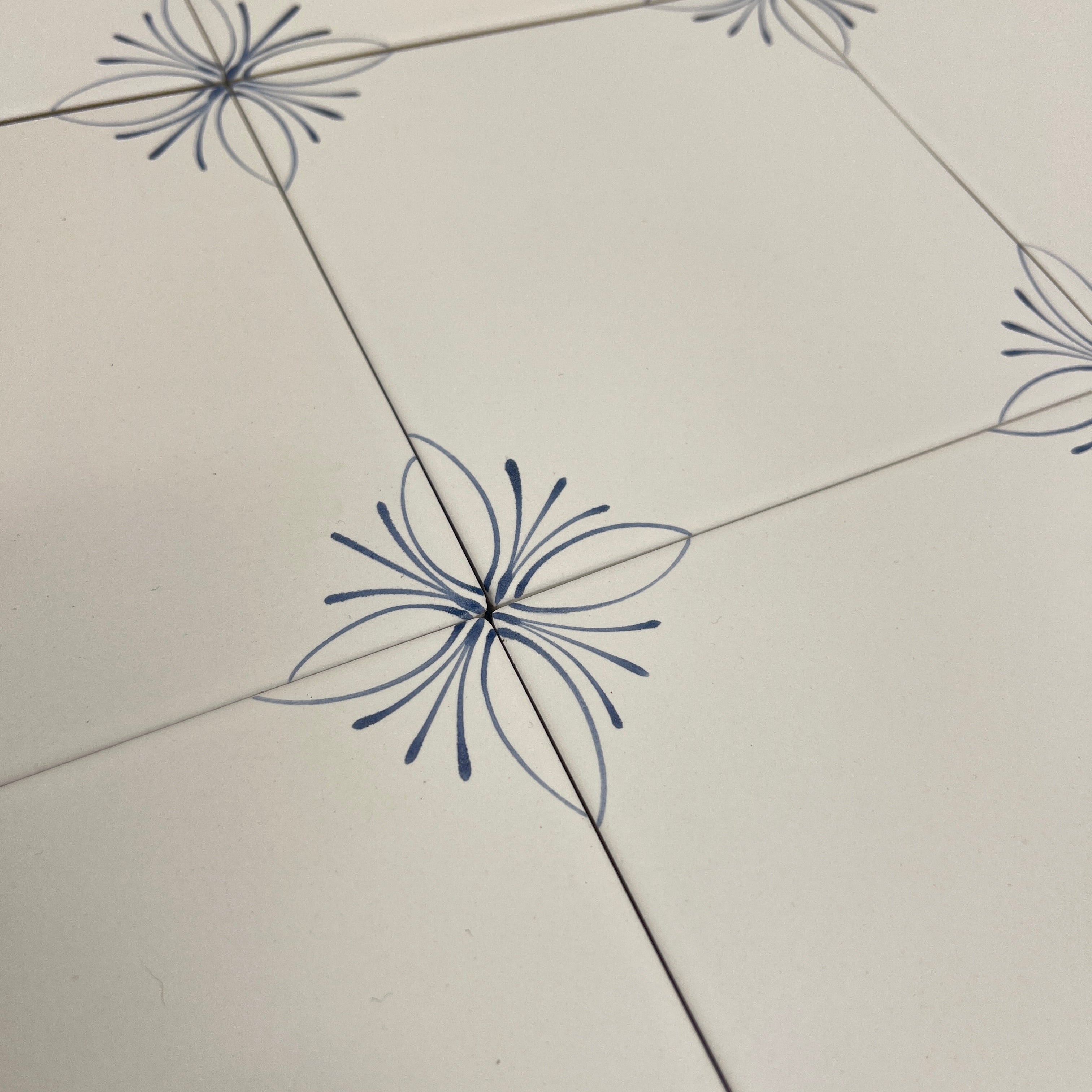 Seconds - Safran Corners Floor - Sky (Bright White)
