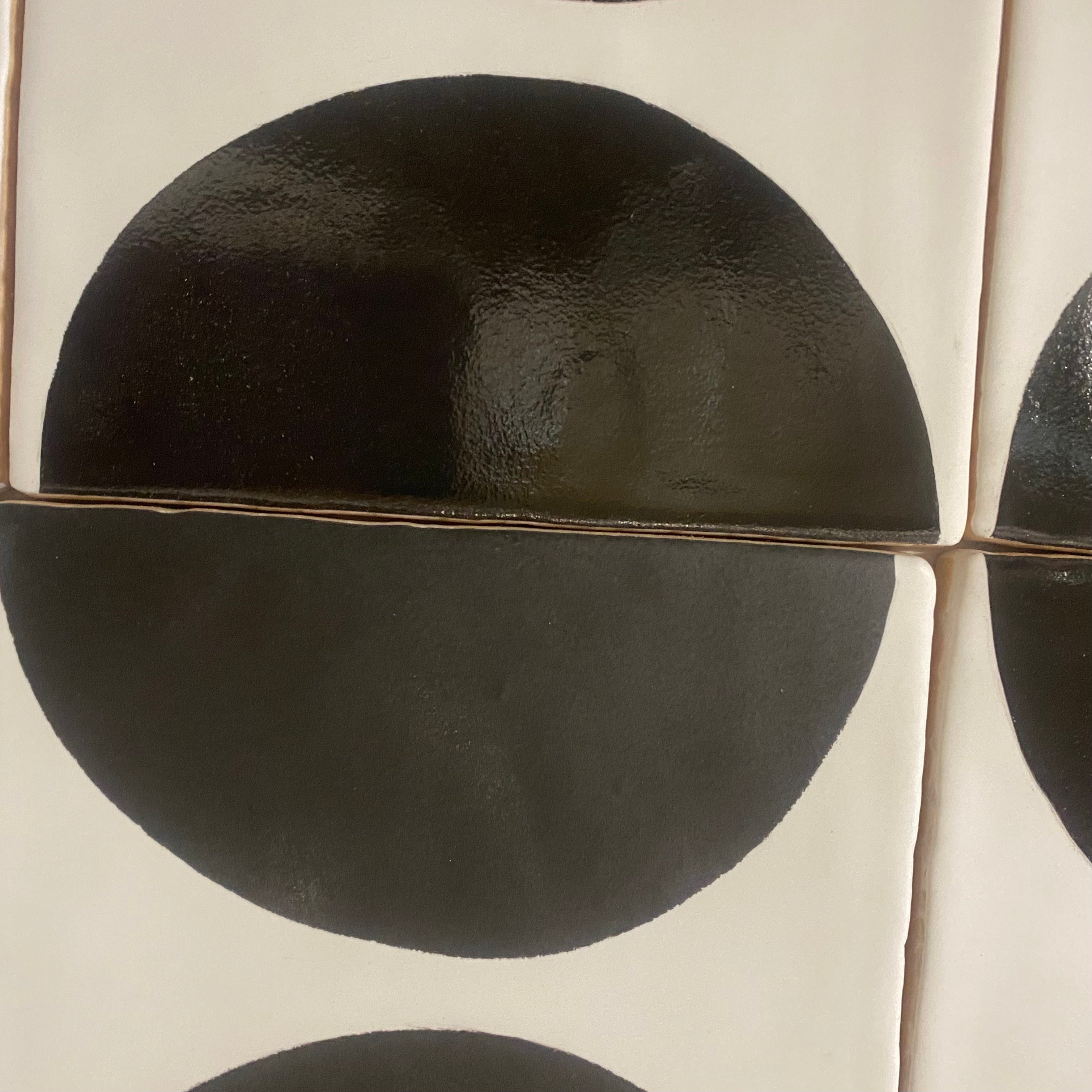 Seconds - Arc Black on Chalk