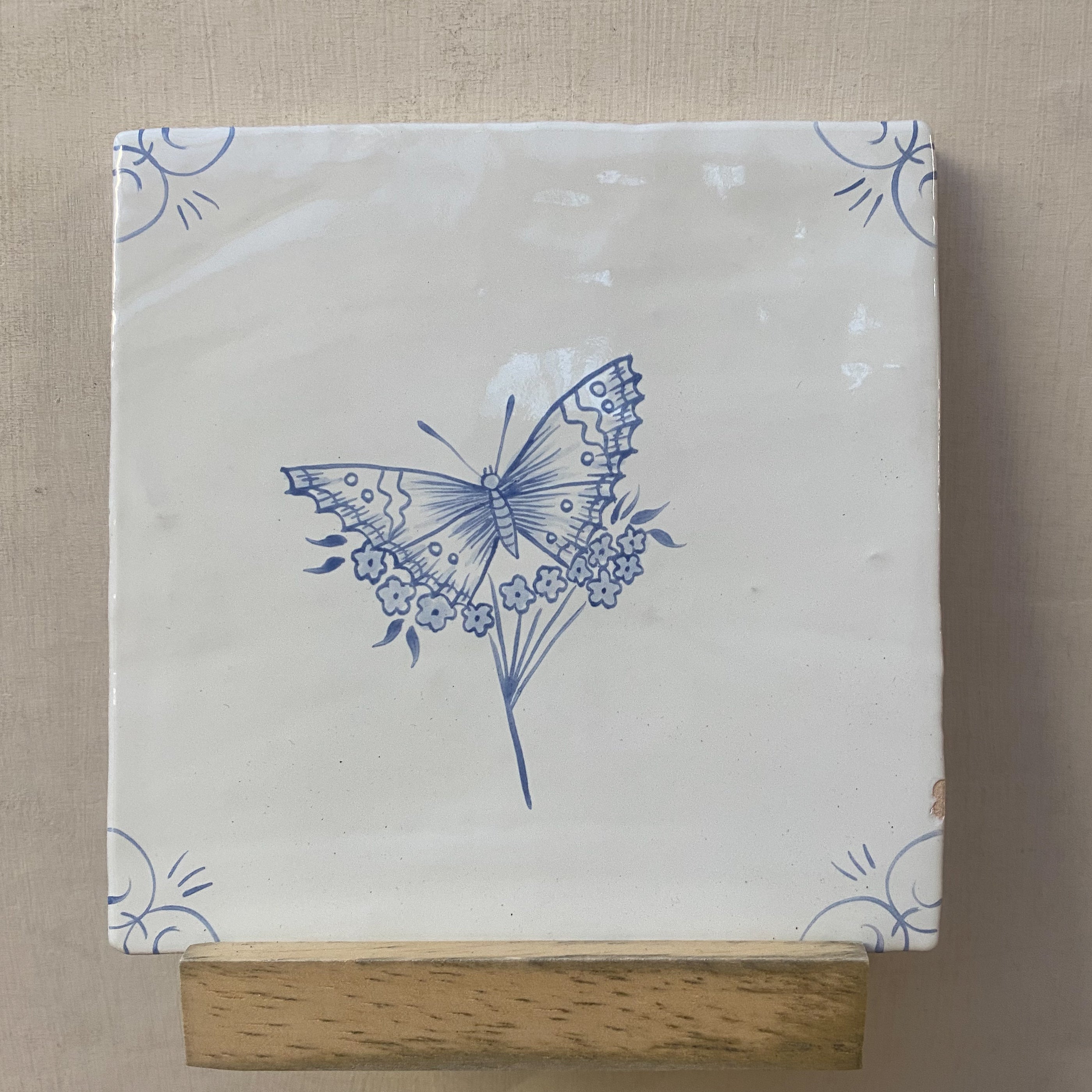 Seconds - English Delft Butterfly