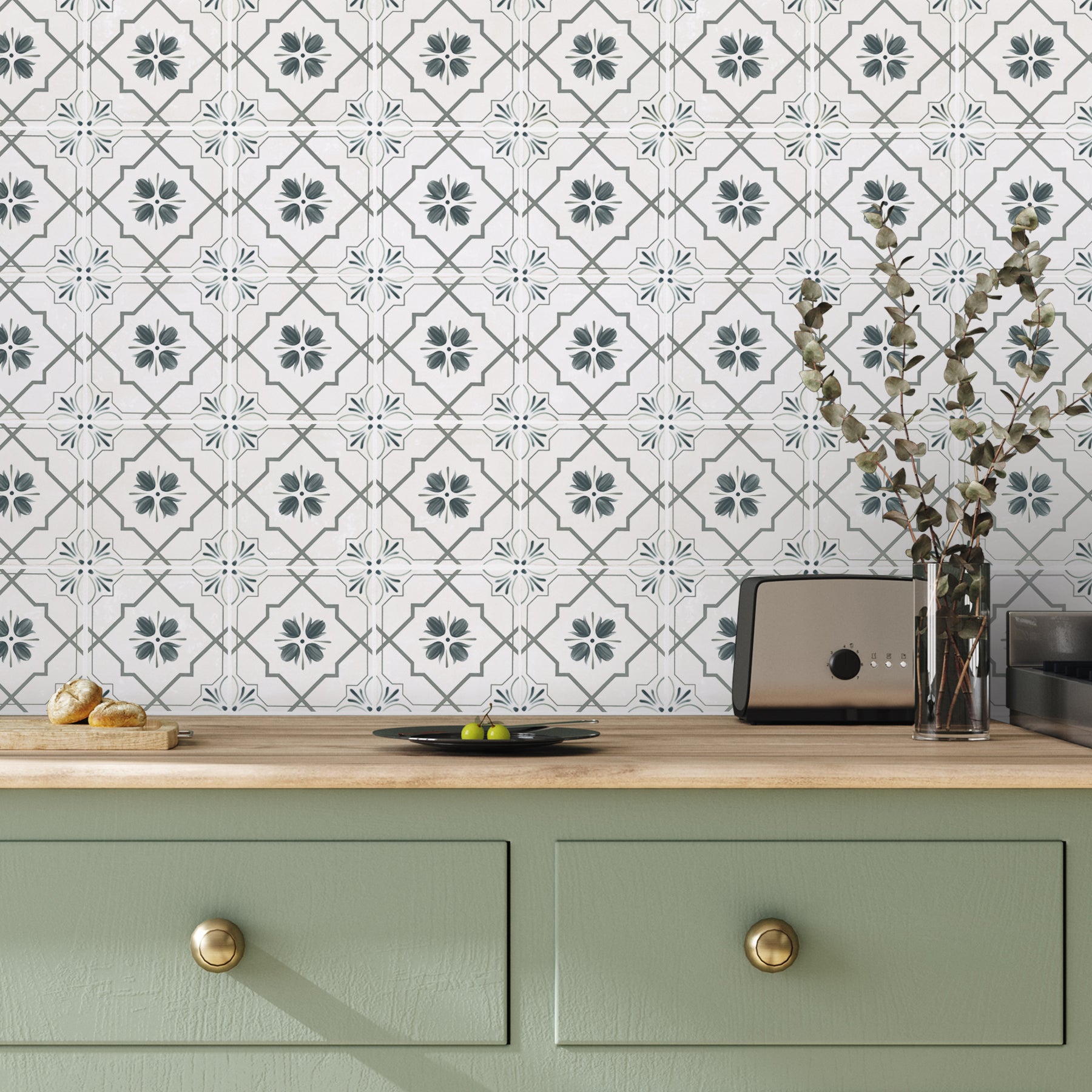 Tiled wall of Safran Flowers in Moor colour